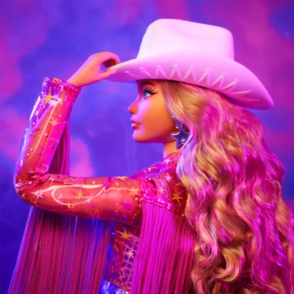 Barbie Signature Fashion Frontier Doll – Mattel Creations - Imagen 4